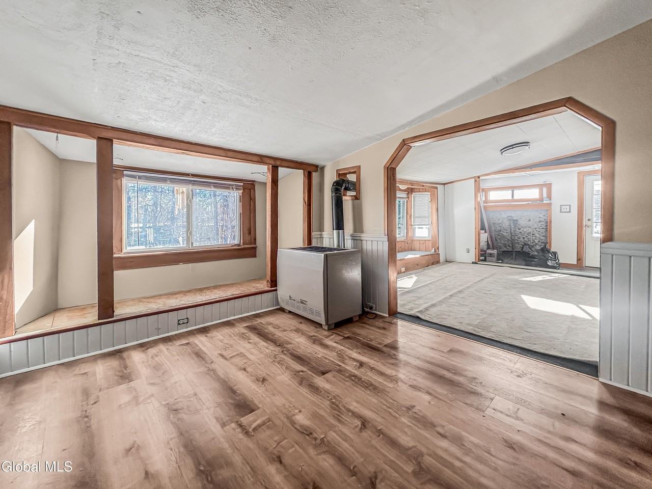 196 Luzerne Rd - Photo 7 of 31