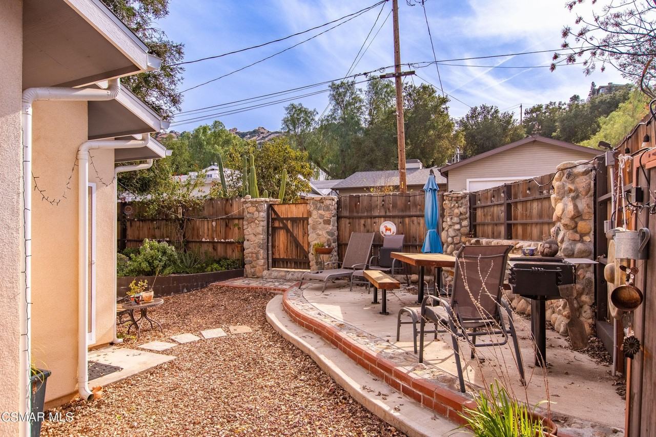 1226 Aster St - Photo 2 of 15