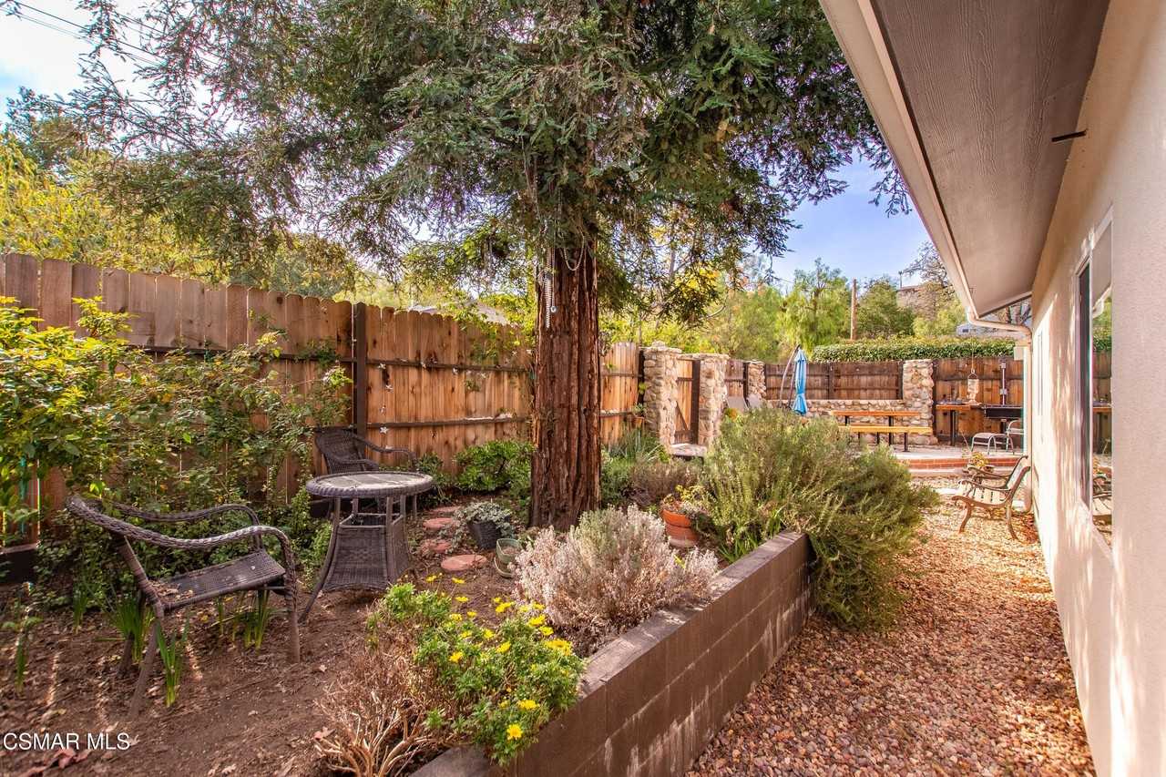 1226 Aster St - Photo 3 of 15