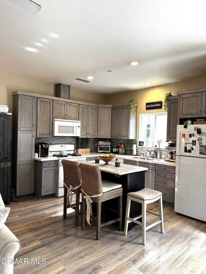 1226 Aster St - Photo 7 of 15