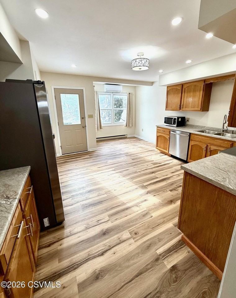 219 Birchtree Ln - Photo 3 of 19