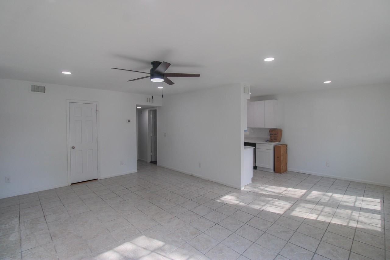 910 Sea Gull Dr Apt B #B - Photo 3 of 14