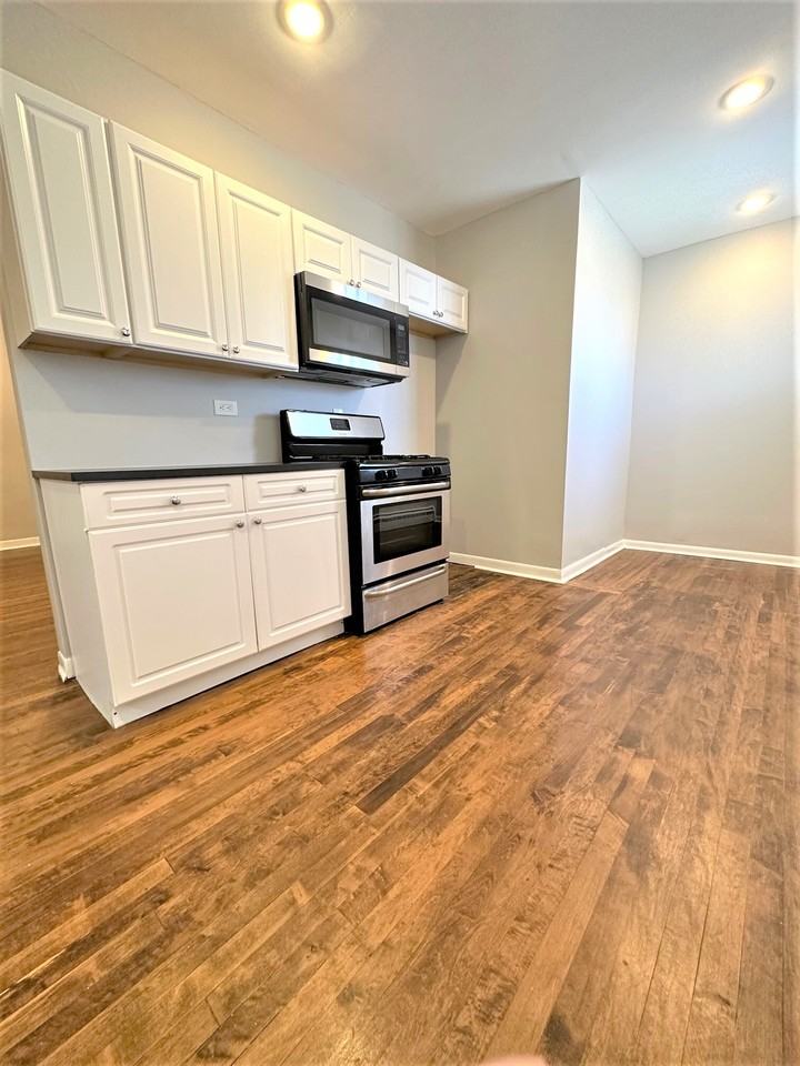 Drake - Photo 7 of 19