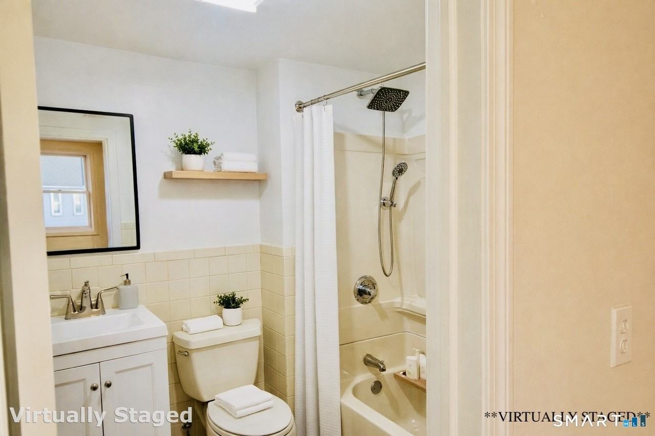 470 Wood Ave - Photo 6 of 15