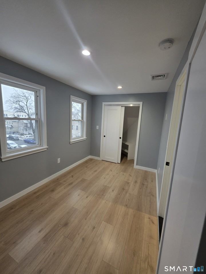 417 Poplar St - Photo 2 of 10