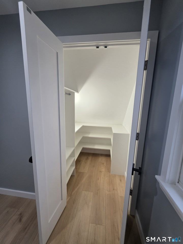 417 Poplar St - Photo 6 of 10