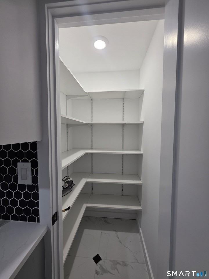 417 Poplar St - Photo 7 of 10