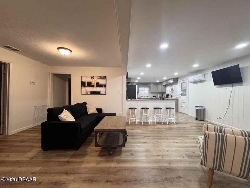 607 Herbert St - Photo 4 of 26