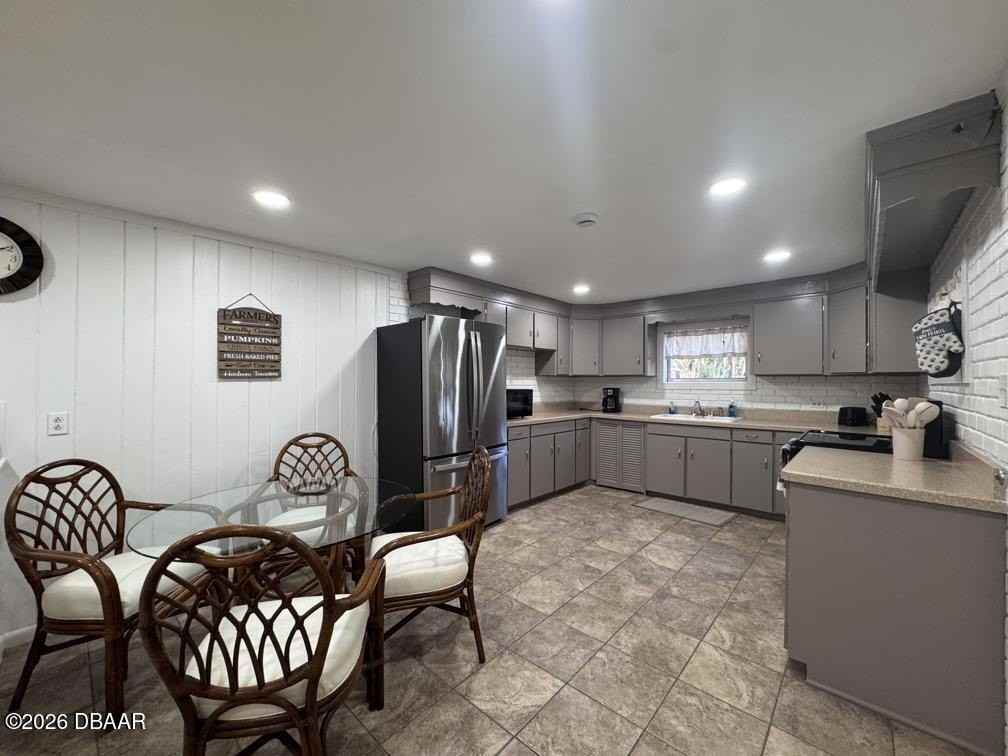 607 Herbert St - Photo 7 of 26