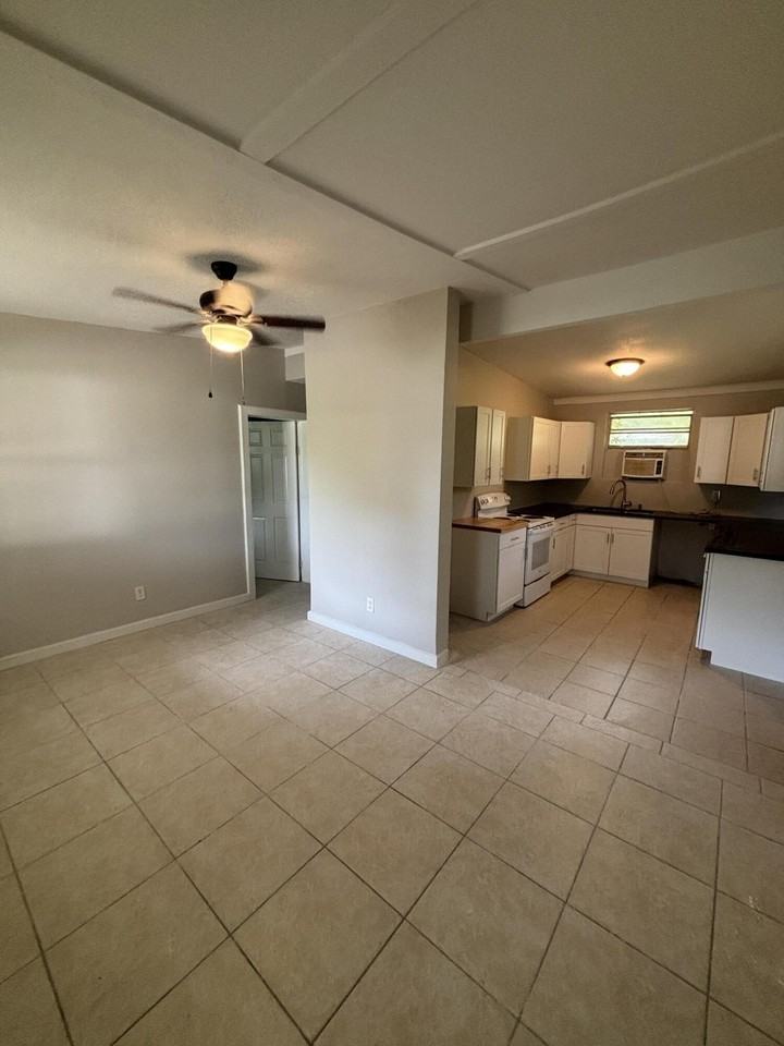 650 Blakely Ave - Photo 2 of 10