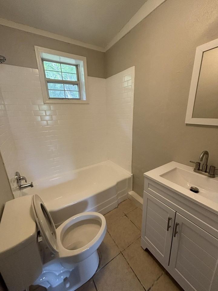 650 Blakely Ave - Photo 6 of 10