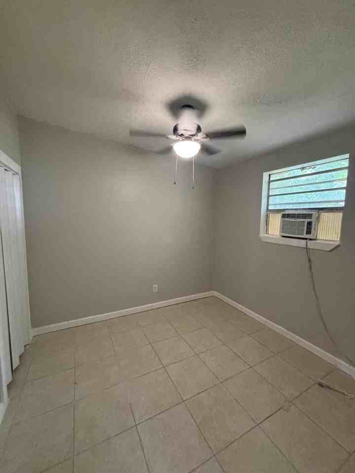 650 Blakely Ave - Photo 7 of 10