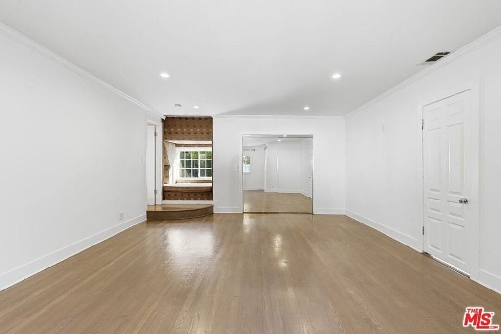 2633 1/2 N Commonwealth Ave - Photo 5 of 50