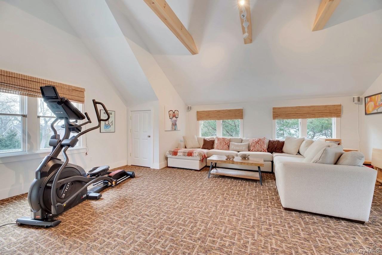 550 Krause Rd - Photo 6 of 33