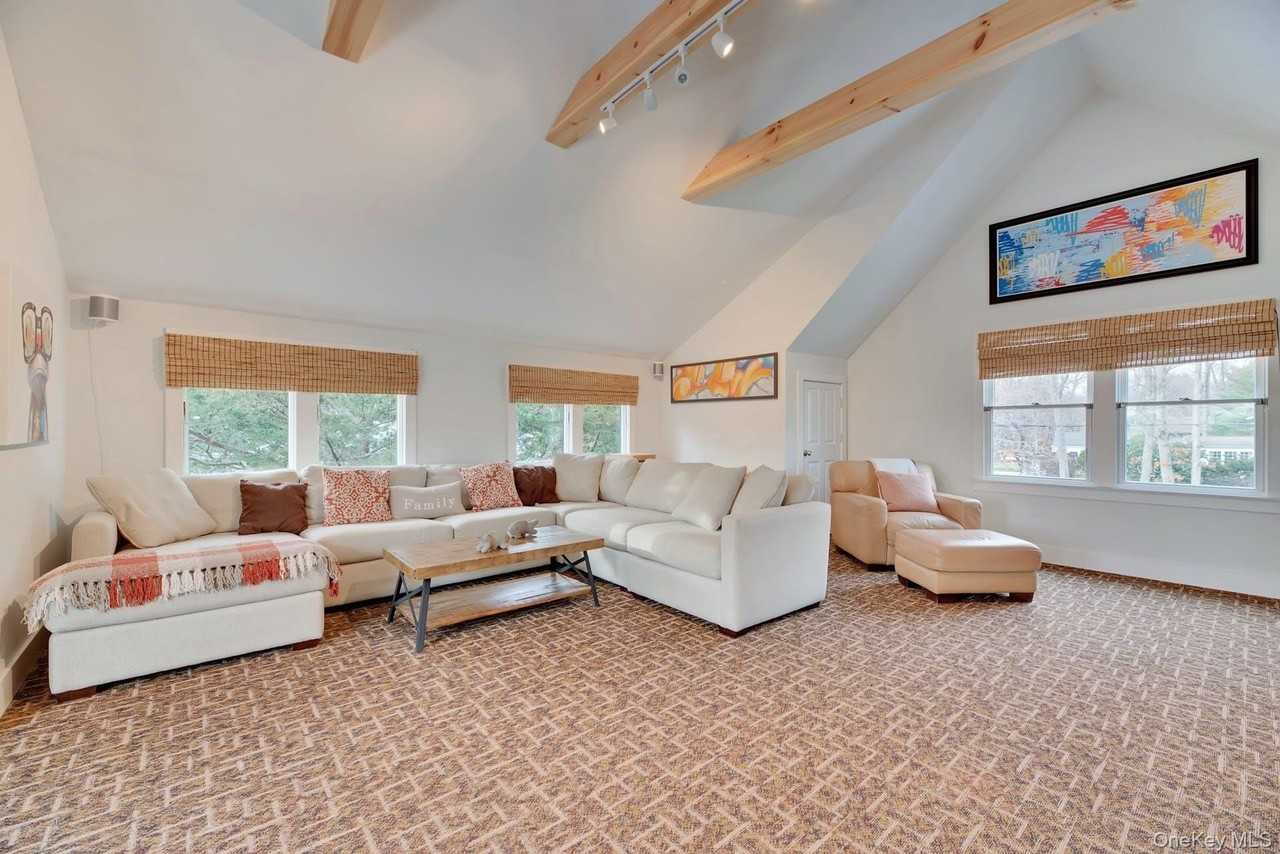 550 Krause Rd - Photo 7 of 33