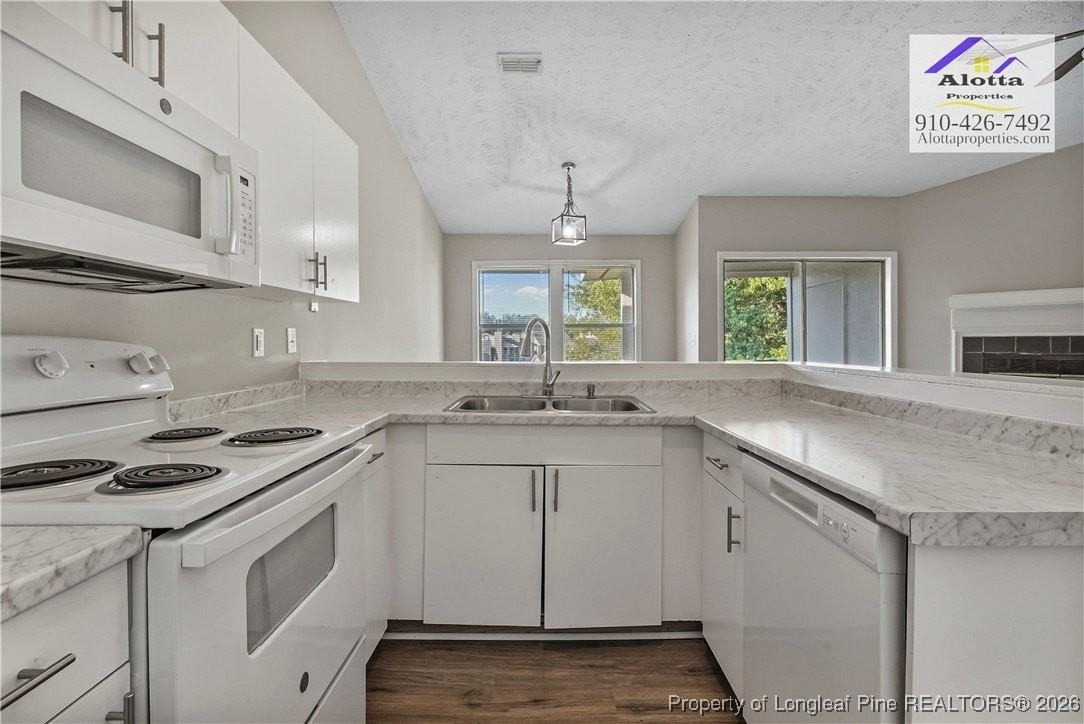 6800 Willowbrook Dr Apt 8 #8 - Photo 4 of 23