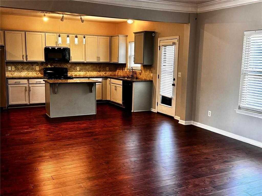 2230 Village Trail Ct - Photo 7 of 12