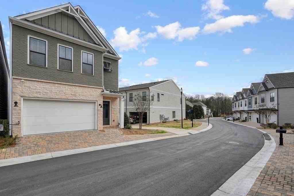 123 Village Green Ave - Photo 3 of 50