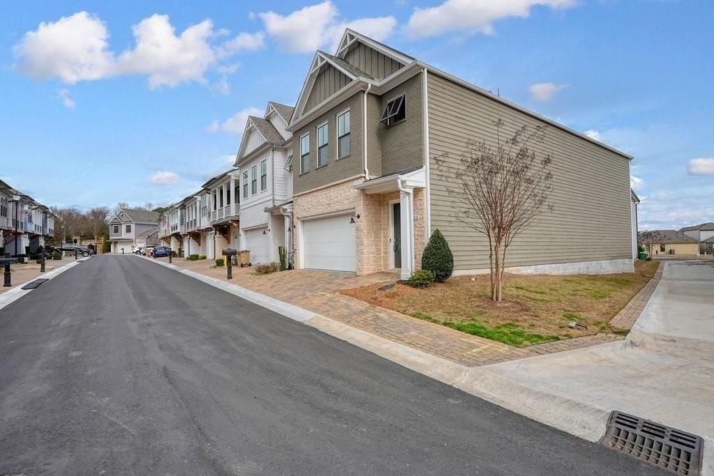 123 Village Green Ave - Photo 4 of 50