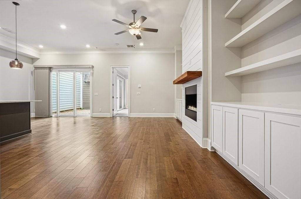 123 Village Green Ave - Photo 6 of 50