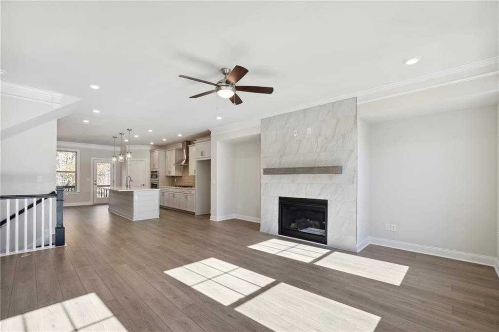 1358 Live Oak Ln - Photo 5 of 28