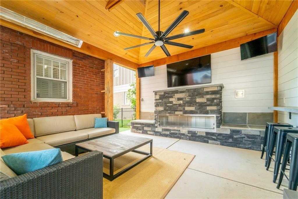 781 Greenwood Ave Ne - Photo 6 of 50