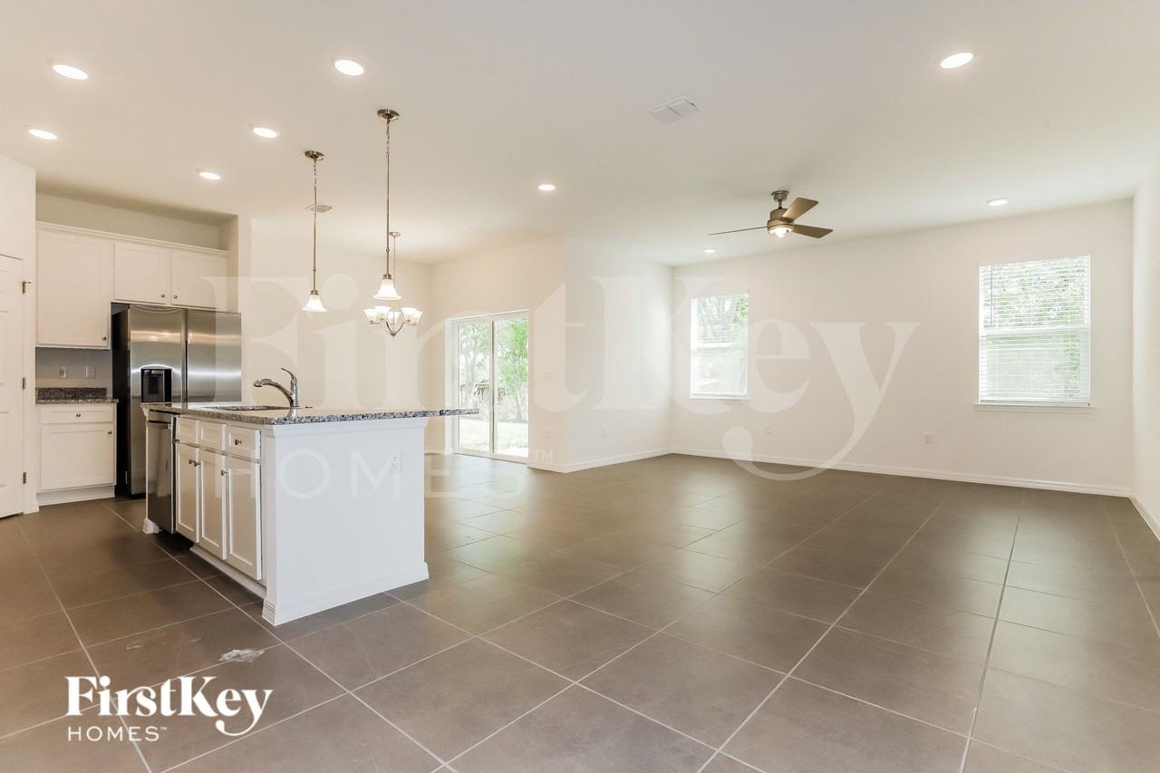 170 Windsor Reserve Dr - Photo 3 of 15