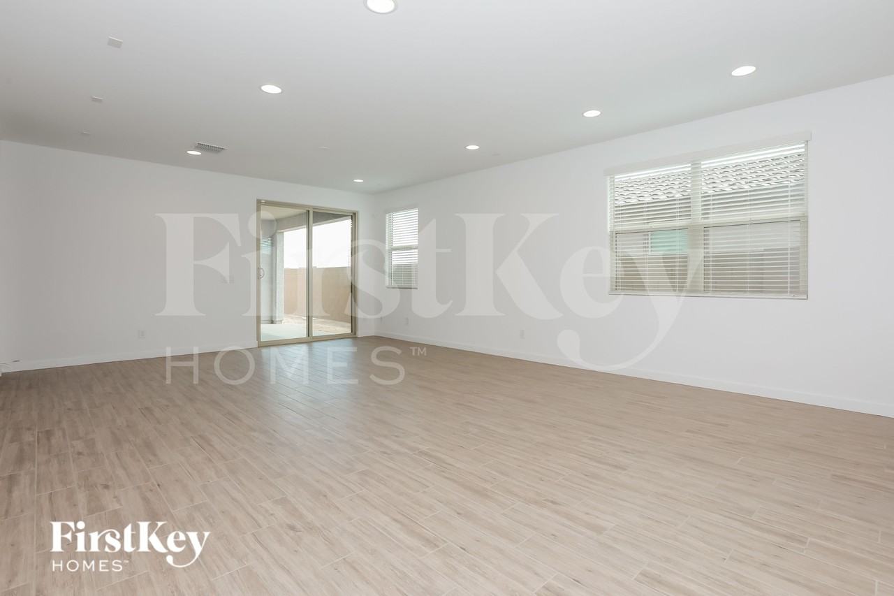 4227 S 94th Ln - Photo 2 of 15