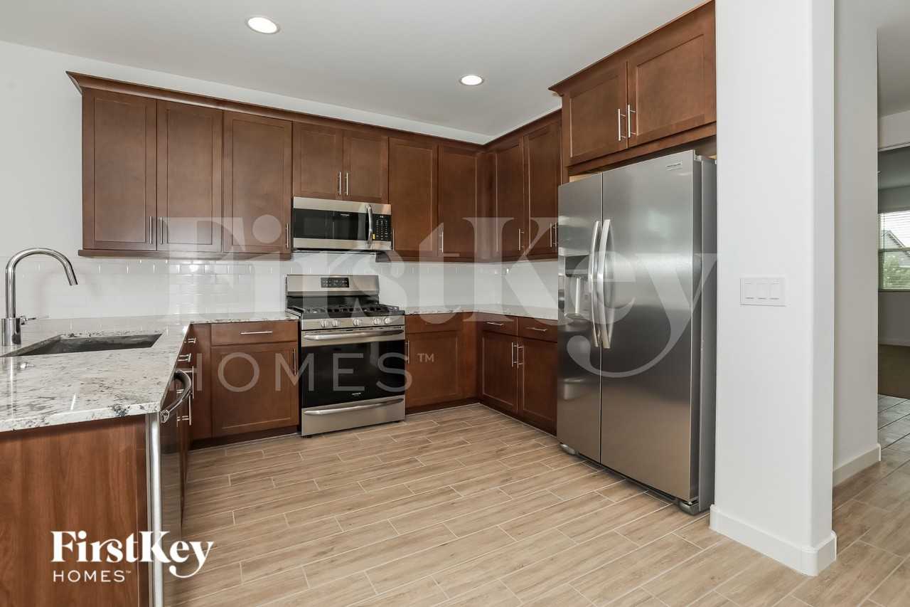 4227 S 94th Ln - Photo 5 of 15