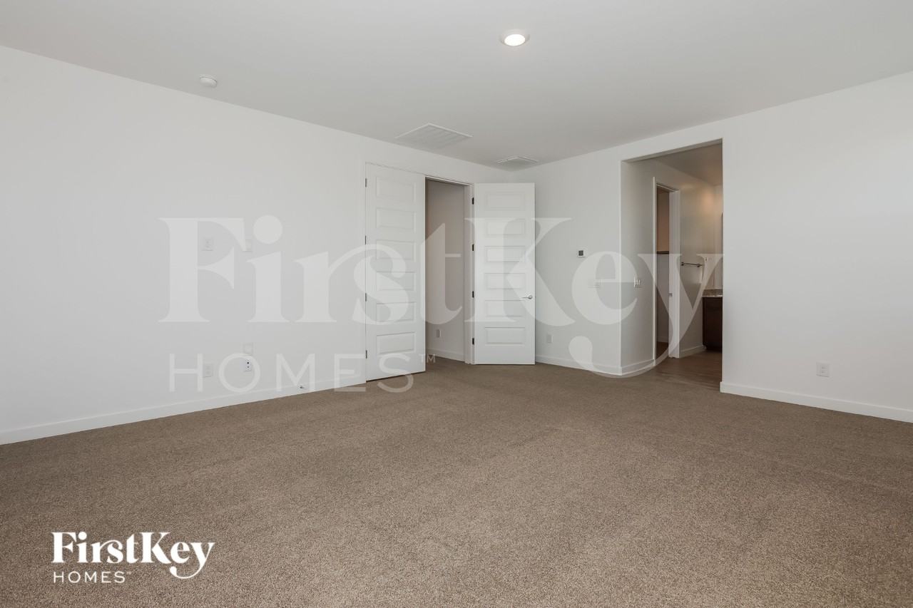 4227 S 94th Ln - Photo 7 of 15