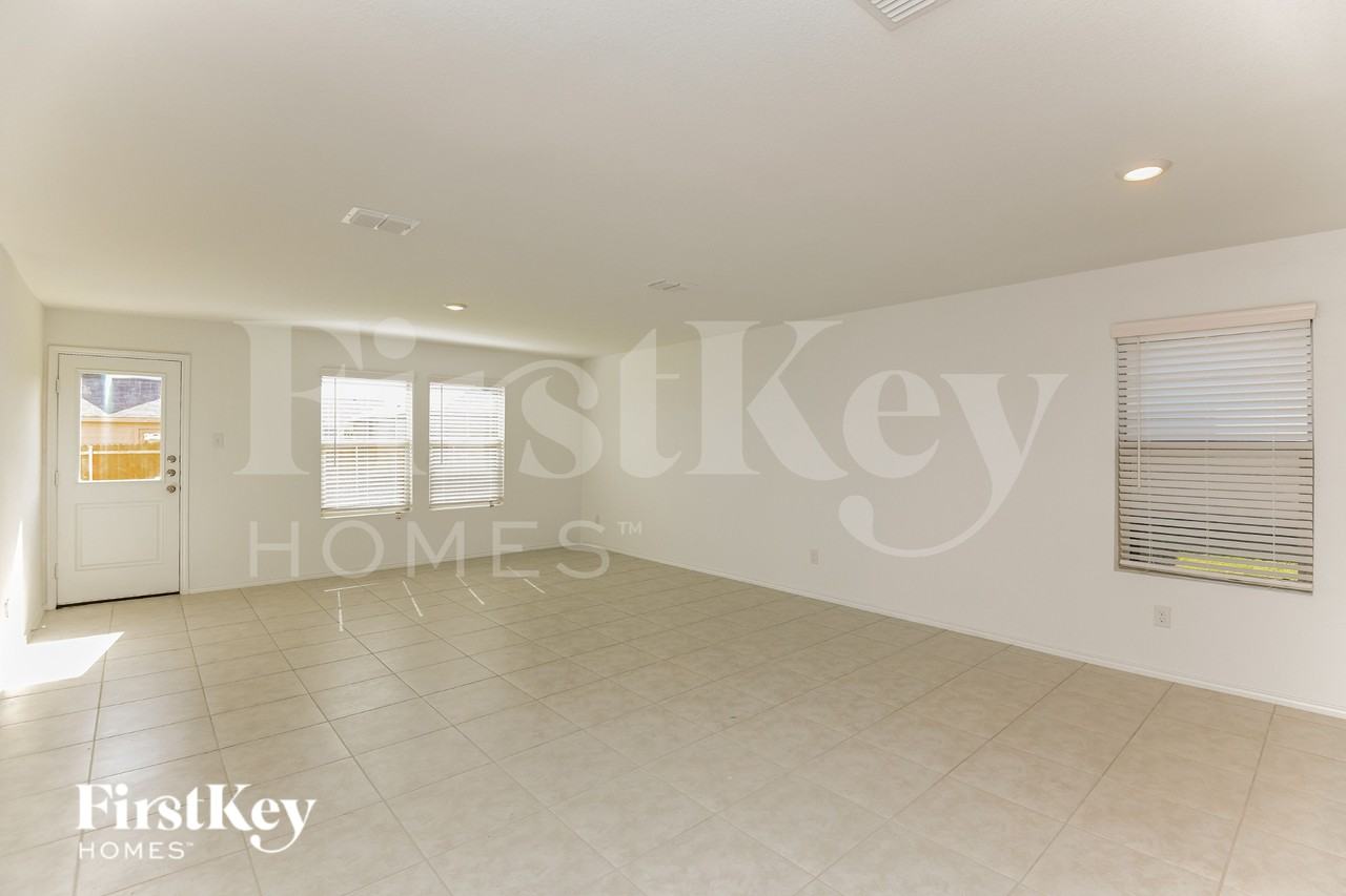 337 Ranchito Pass - Photo 4 of 15