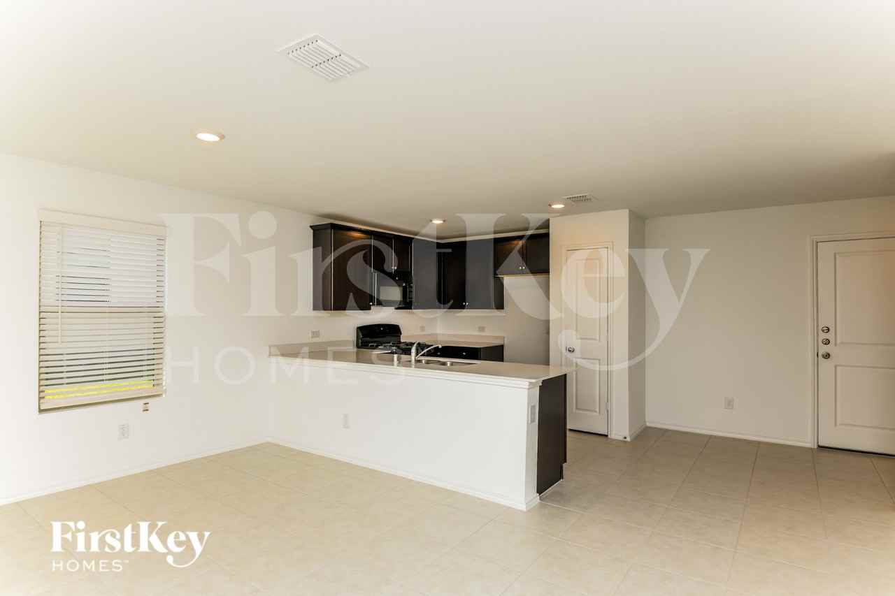 337 Ranchito Pass - Photo 5 of 15