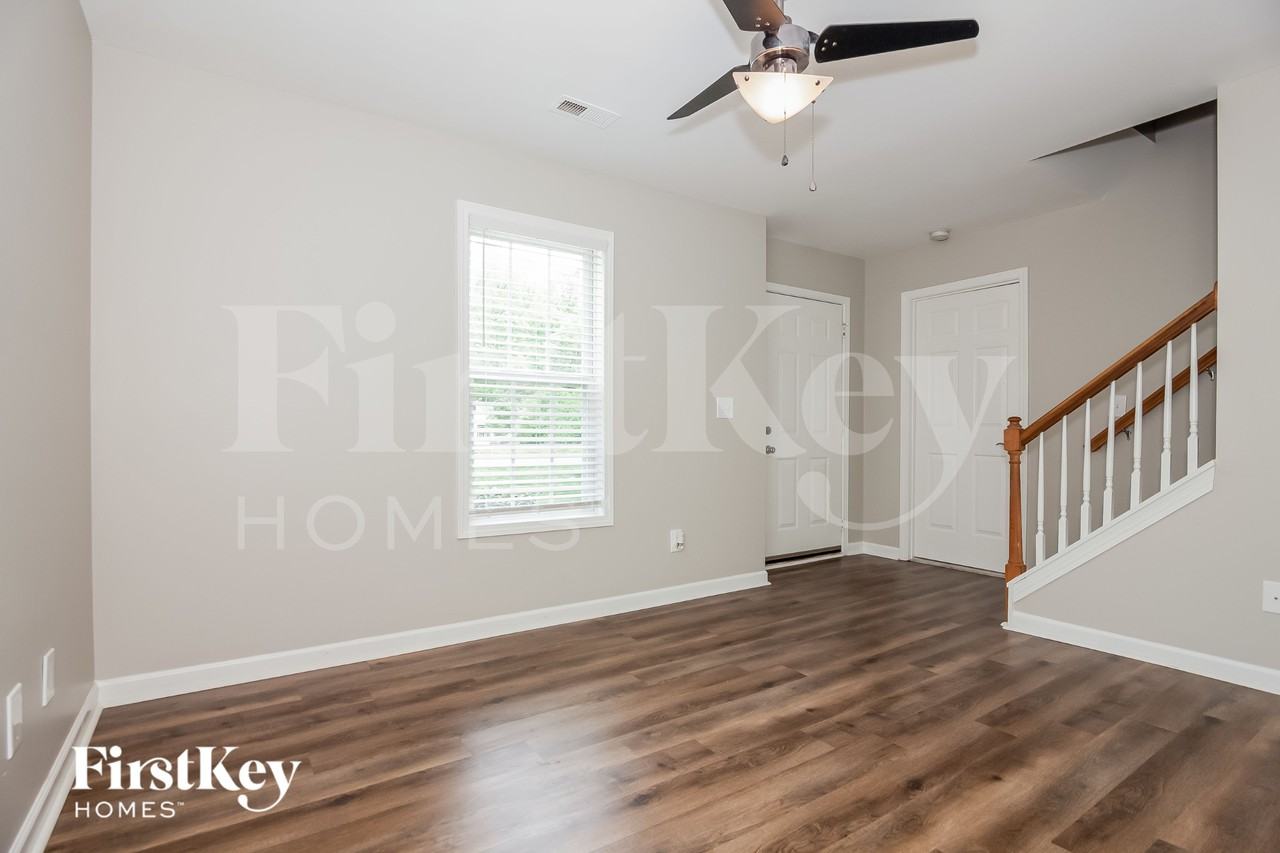 3021 Seymour Dr - Photo 3 of 15