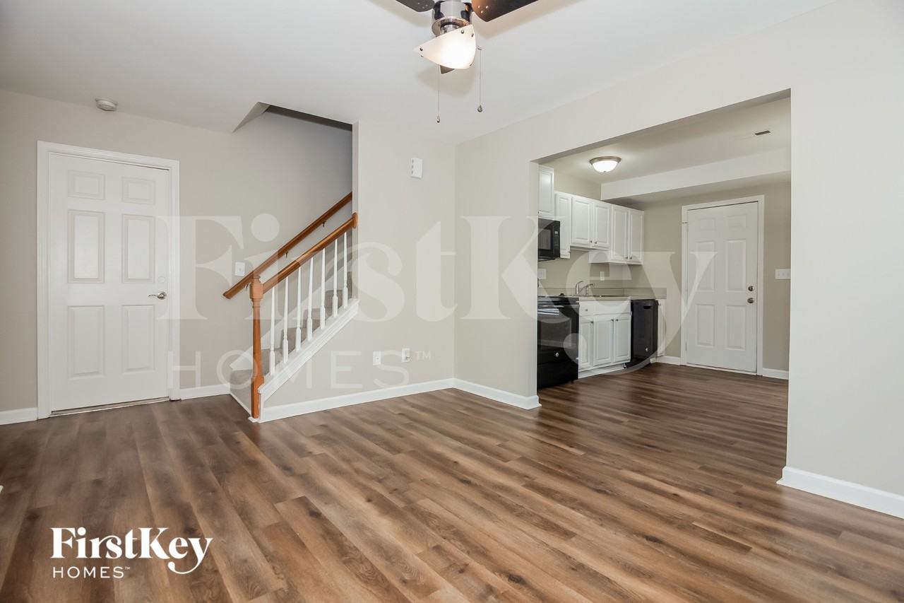 3021 Seymour Dr - Photo 4 of 15