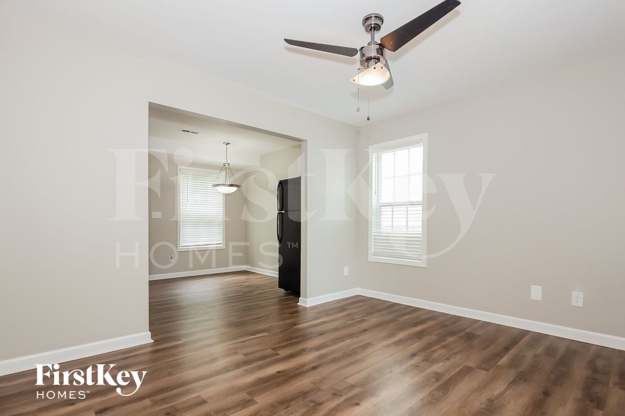 3021 Seymour Dr - Photo 5 of 15