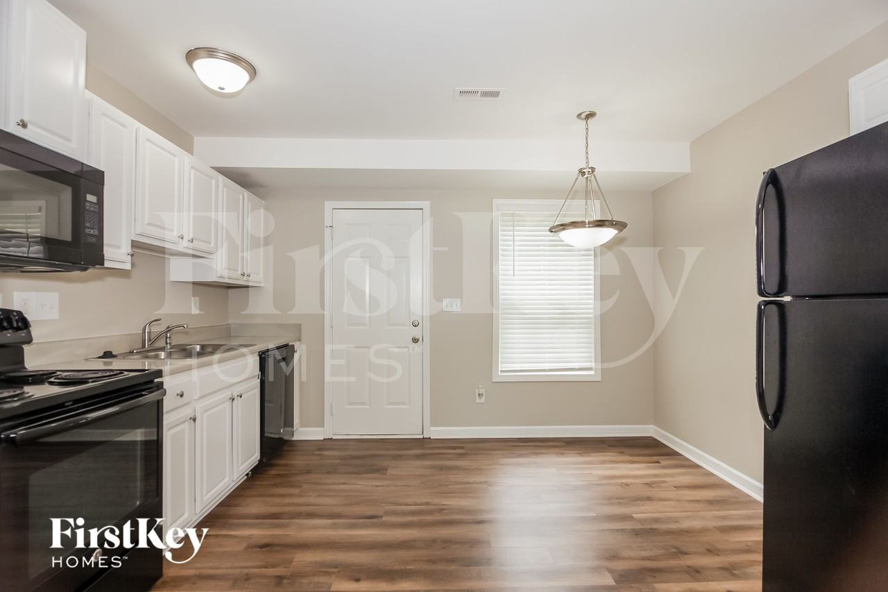 3021 Seymour Dr - Photo 6 of 15