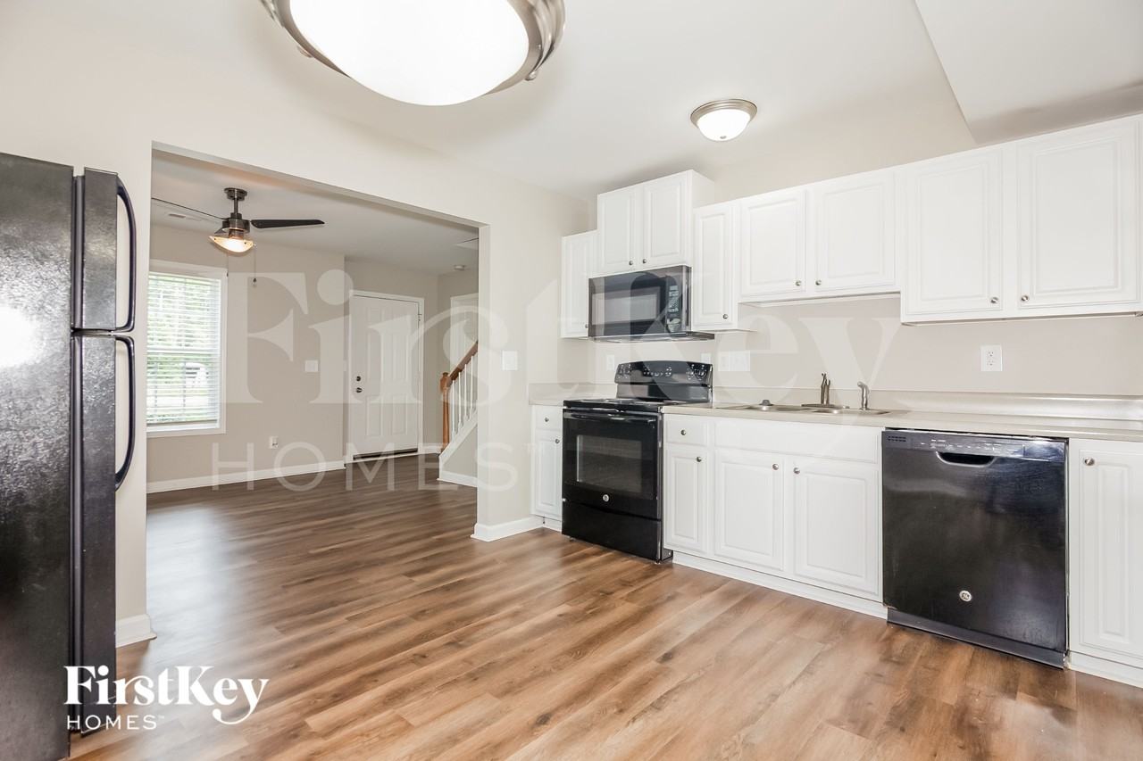 3021 Seymour Dr - Photo 7 of 15