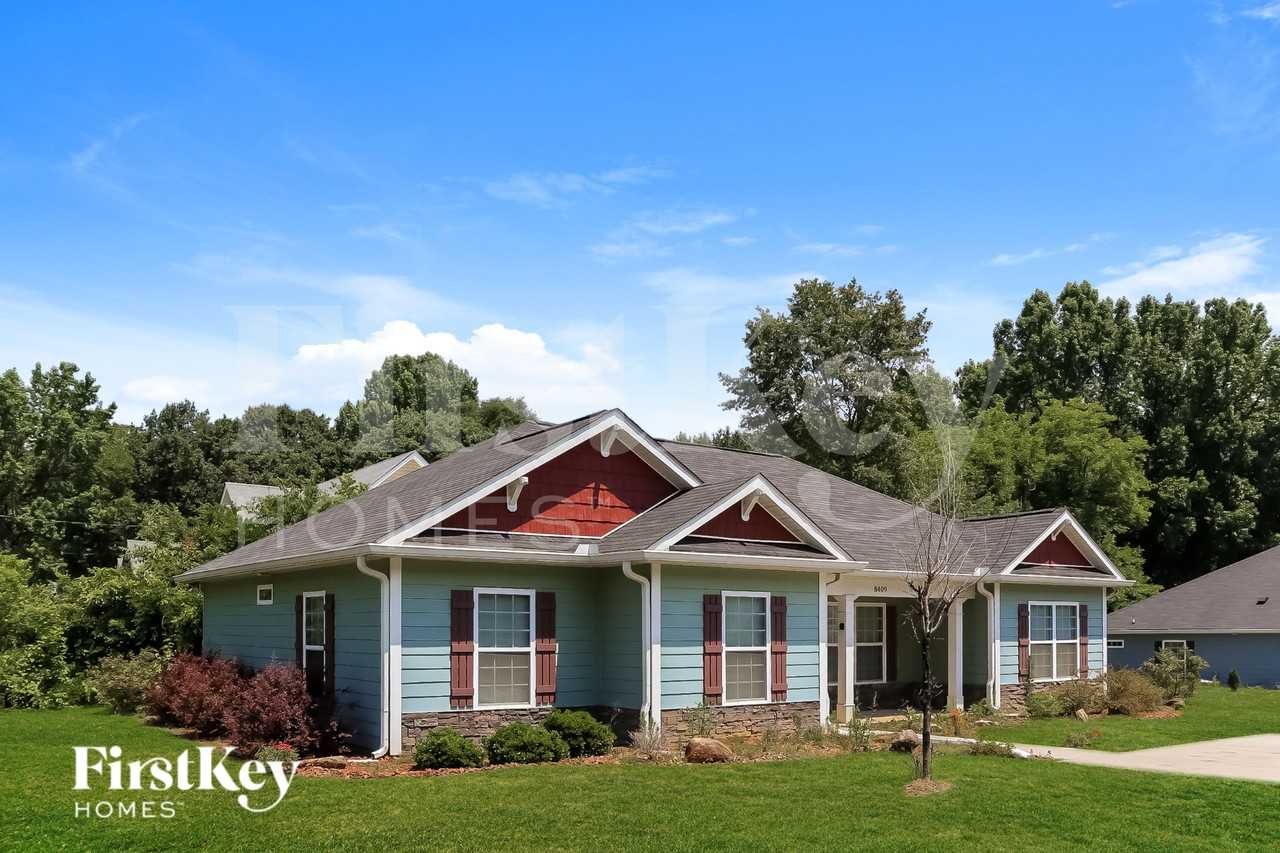 8409 Military Way - Photo 2 of 18