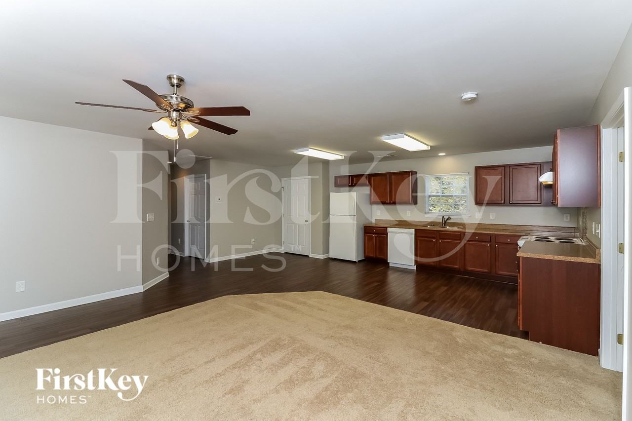 8409 Military Way - Photo 5 of 18