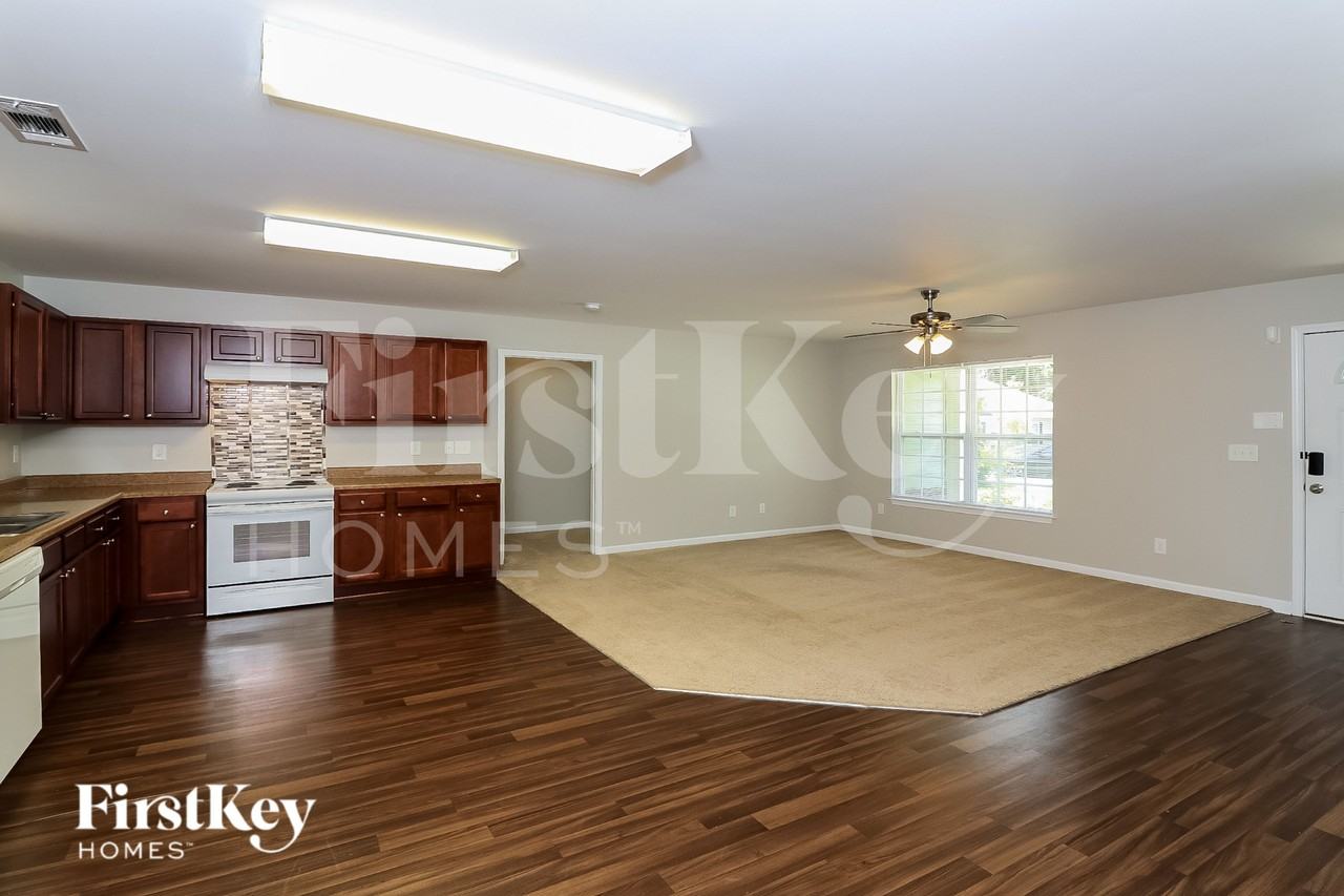 8409 Military Way - Photo 6 of 18