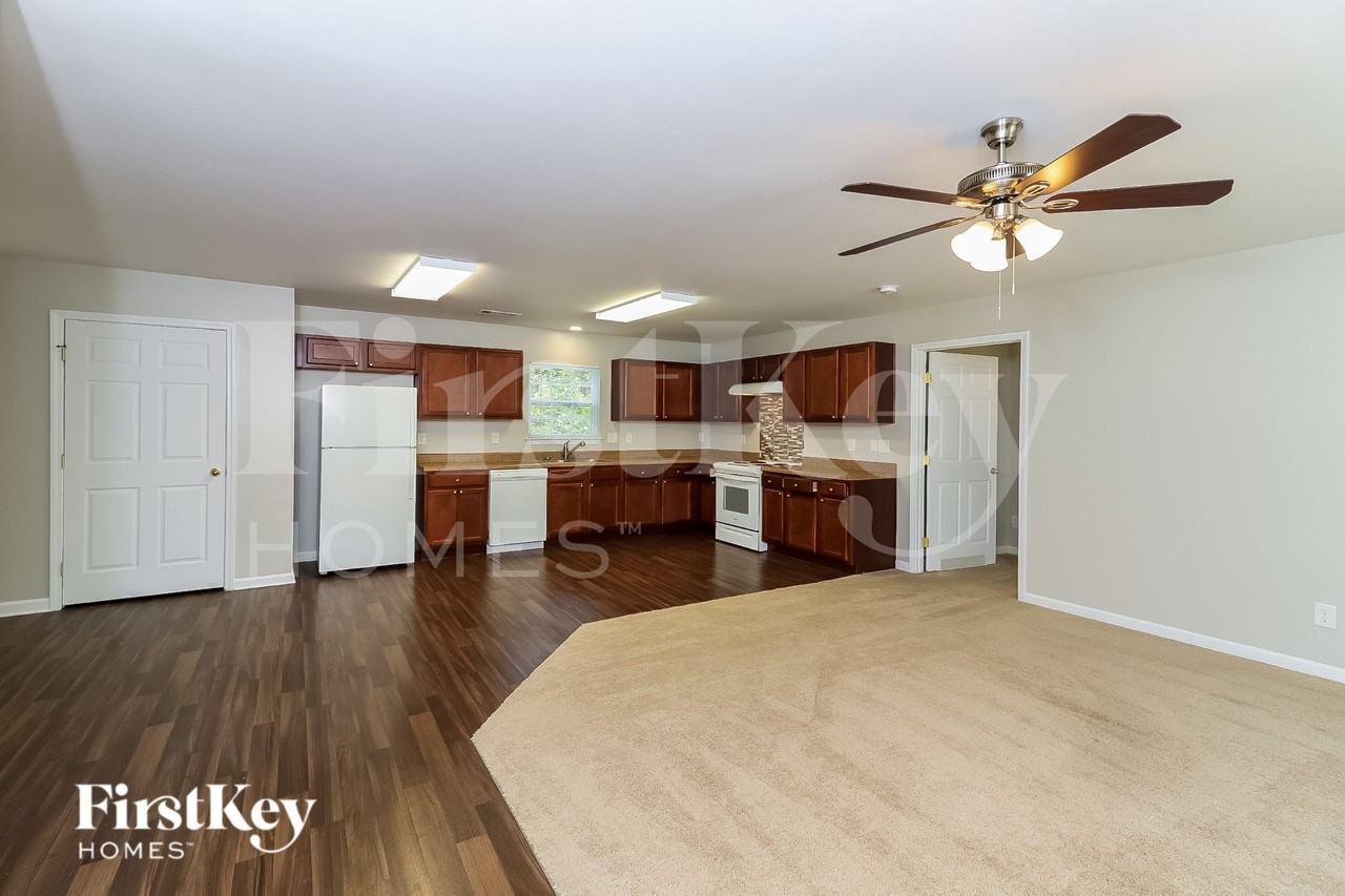 8409 Military Way - Photo 7 of 18