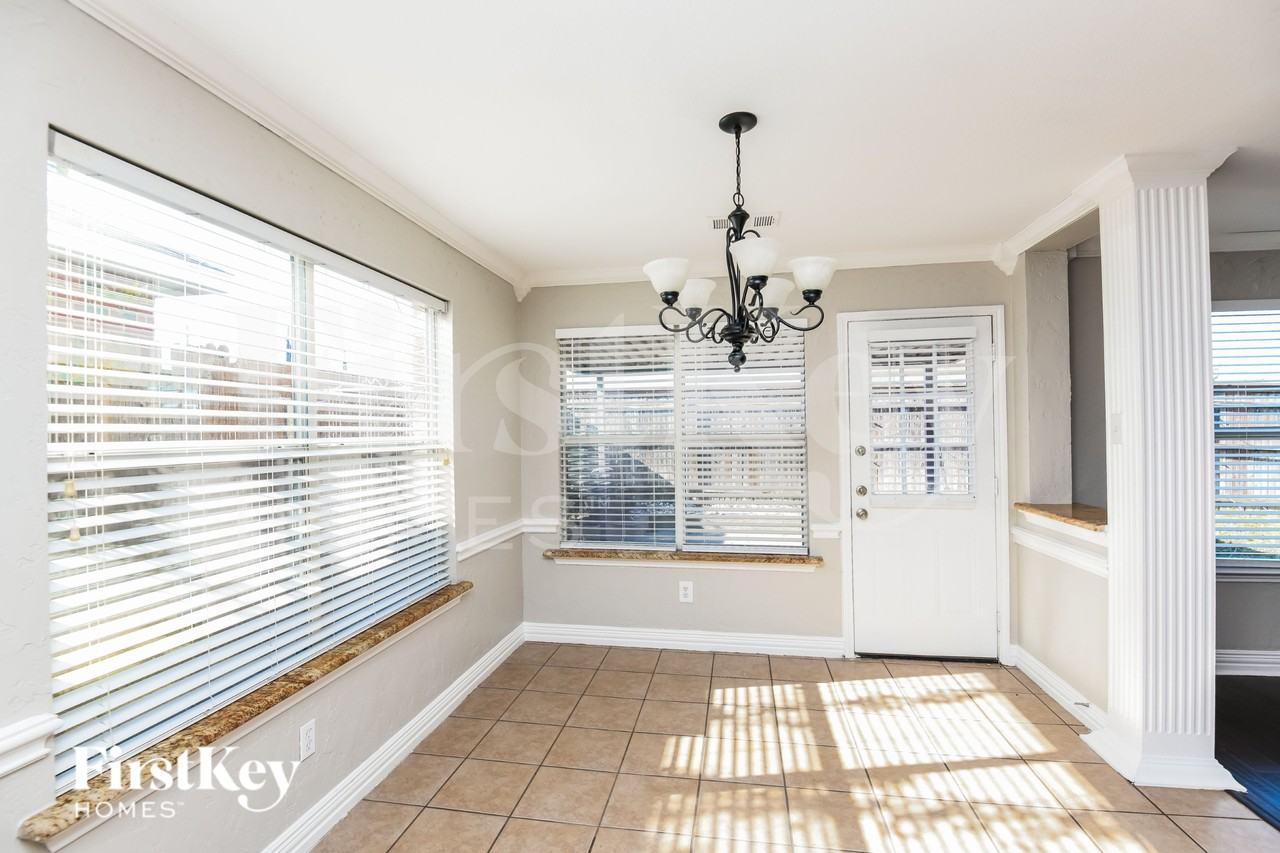 417 Windy Hill Ln - Photo 7 of 19