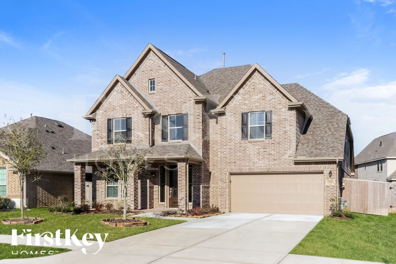 723 Chestnut Cove Ln - Photo 2 of 15