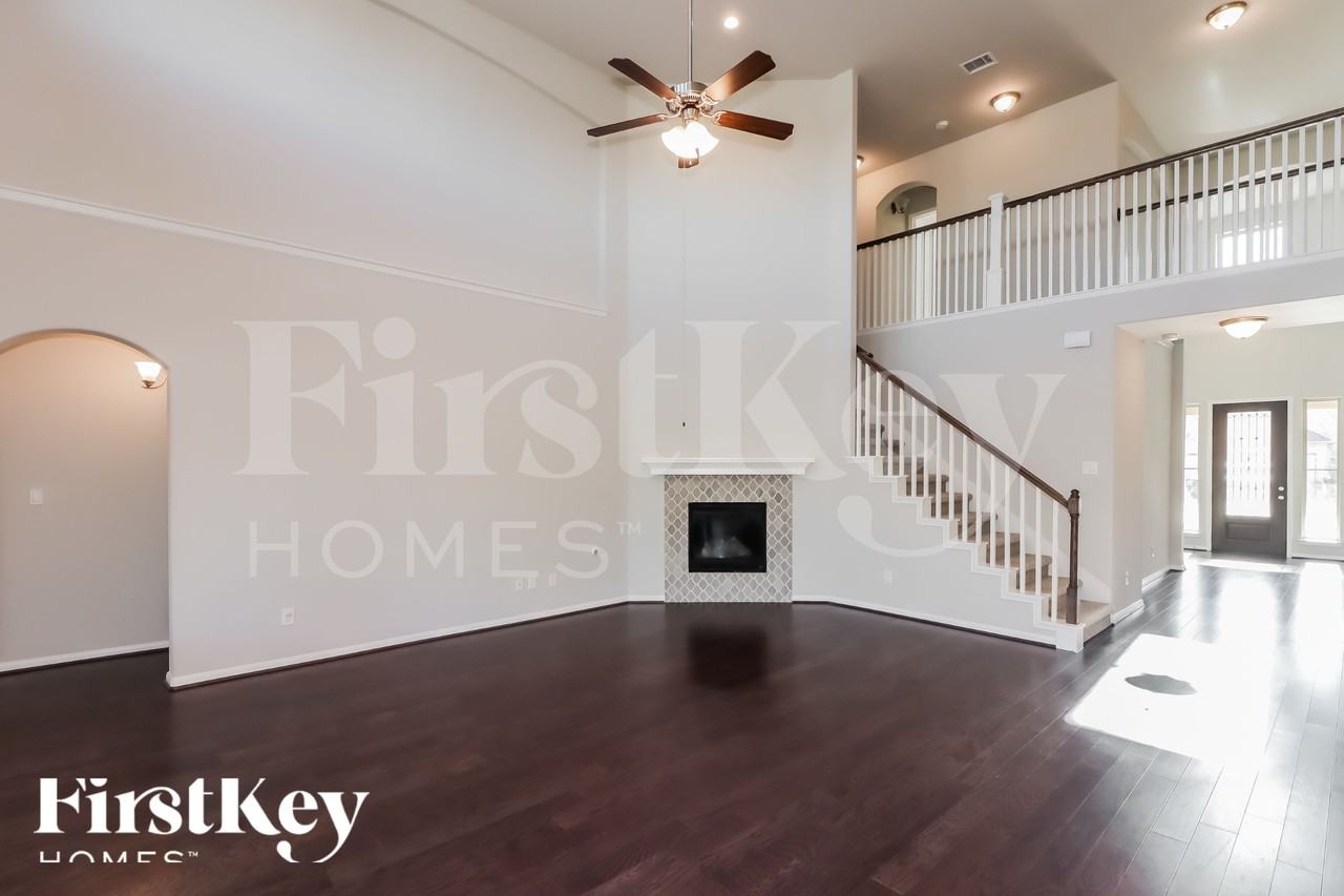 723 Chestnut Cove Ln - Photo 4 of 15