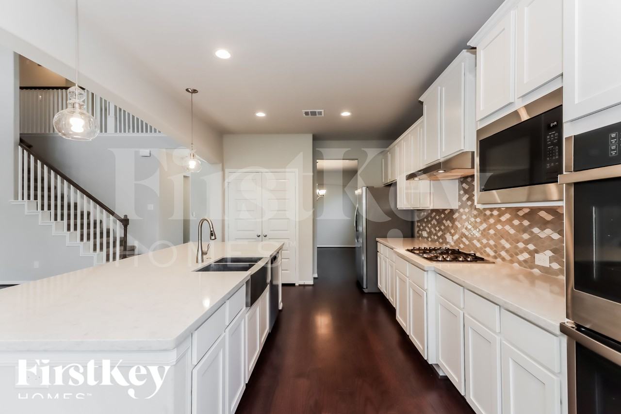 723 Chestnut Cove Ln - Photo 6 of 15