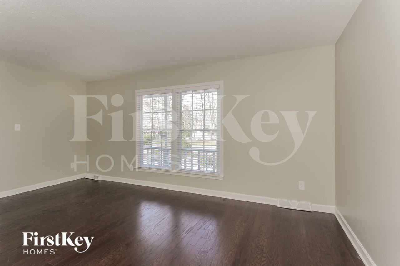 10601 Parlor Rd - Photo 4 of 18