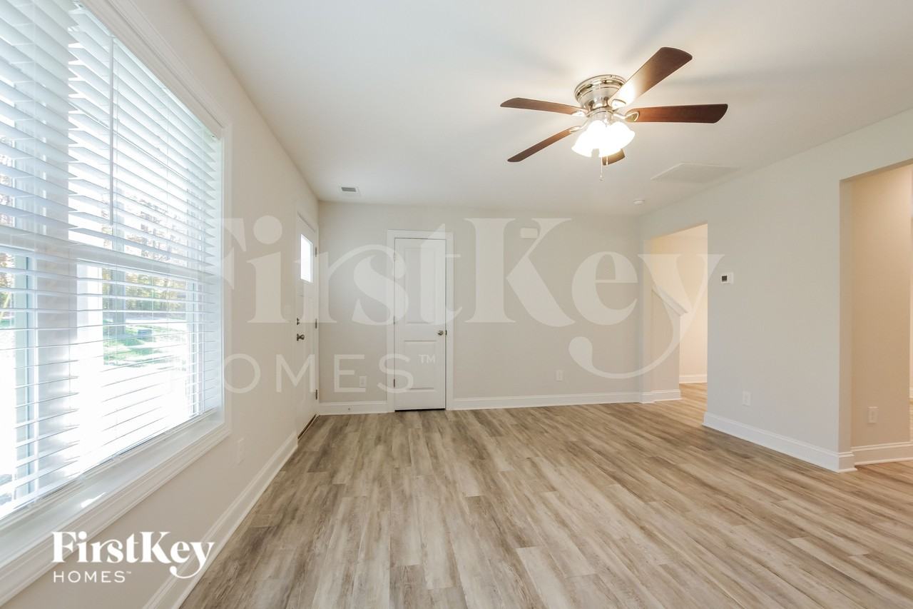 6631 Rockwell Blvd W - Photo 4 of 18