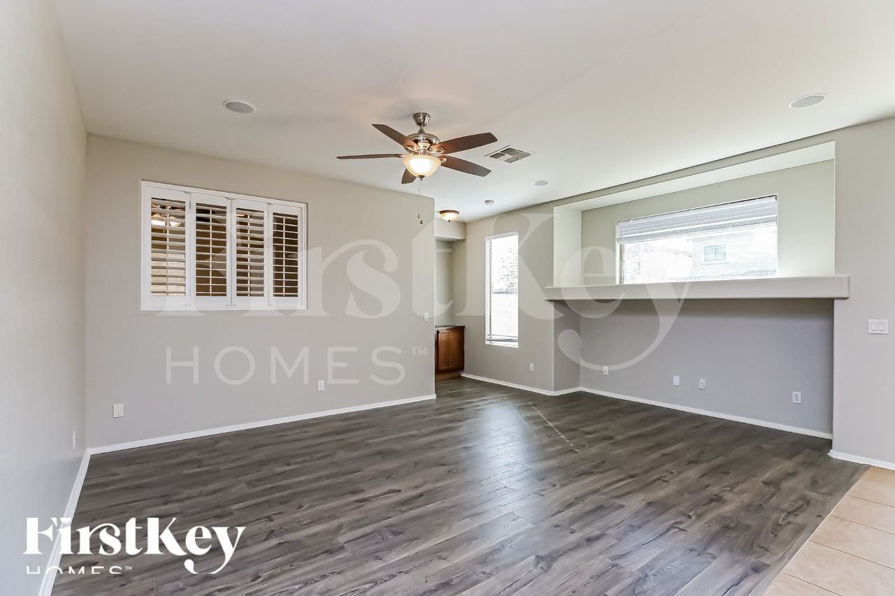 725 W Desert Basin Dr - Photo 2 of 15