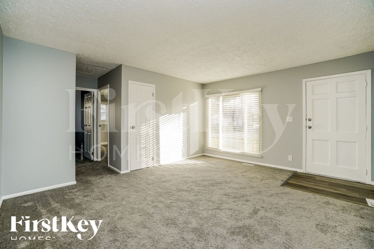 614 Palace Ln - Photo 2 of 18