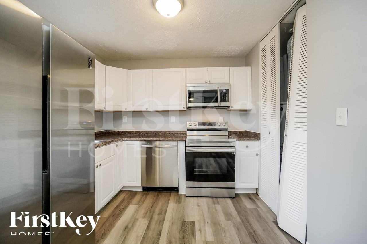 614 Palace Ln - Photo 5 of 18